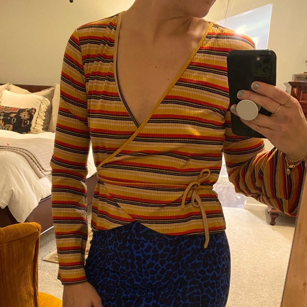 Sadie & Sage bell sleeved wrap blouse